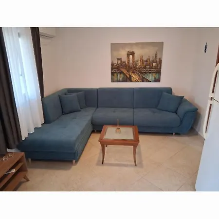 Thea Marina ! * Livadi (Serifos)